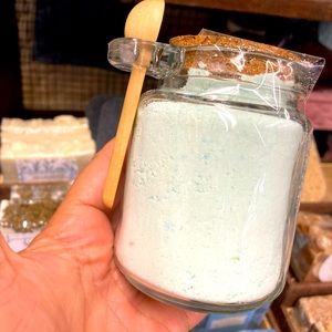 Mermaid bath fizz with bergamot. With wooden spoon